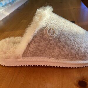 **NEW** Michael Kors Janis slipper   in original box